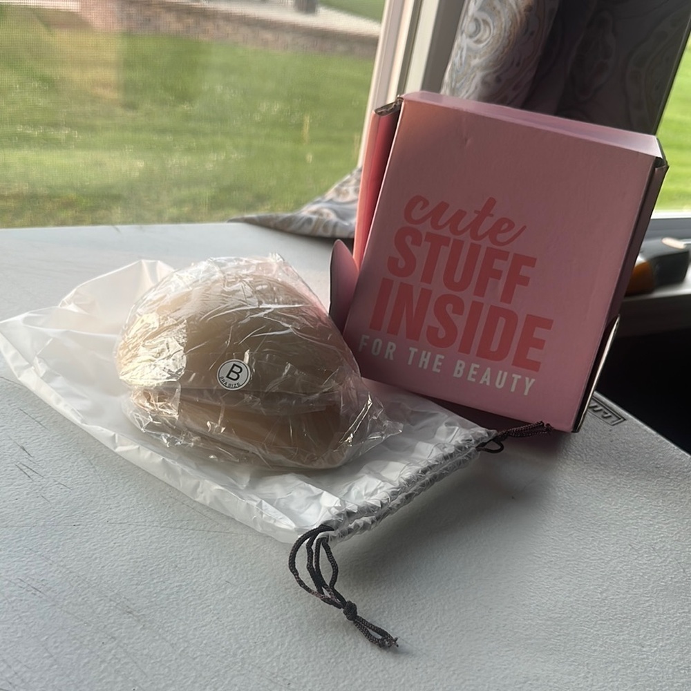Beige Beauty Blender Sponge